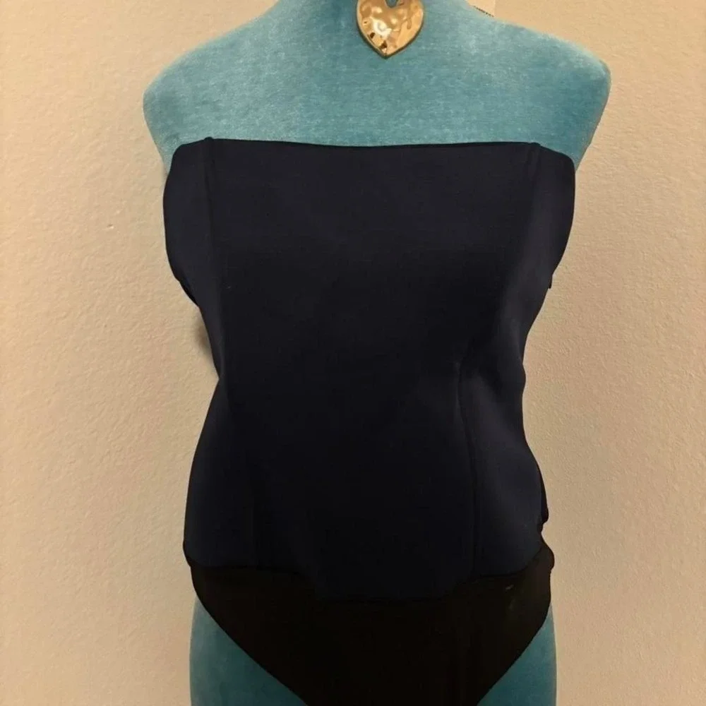 Black strapless tube top with zipper back‎